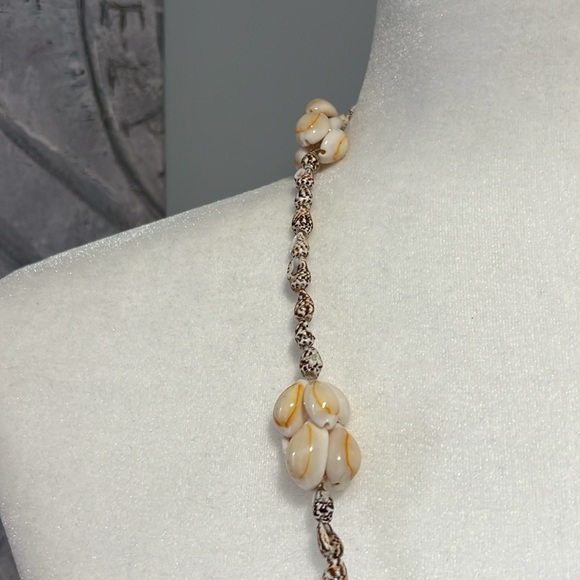 Vintage Handmade Seashell Necklace from the 1960s in pristine condition. - Picture 5 of 8